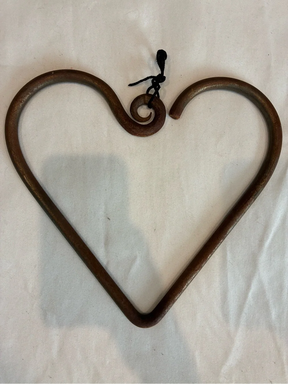 Iron Rustic Metal Heart Hanging Yard Art or Wall Decor Heavy and Rusty Unbranded